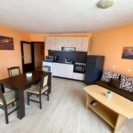Cozy Apartment In The Center Of プリモルスコ エクステリア 写真